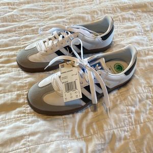 NWT adidas samba, white, men’s 6 1/2 (women’s 7 1/2)